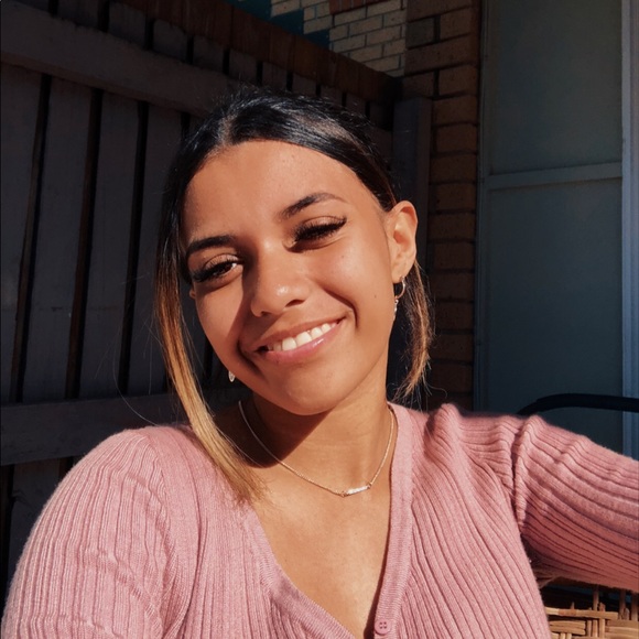 Meet your Posher, Taya - Picture 3 of 3